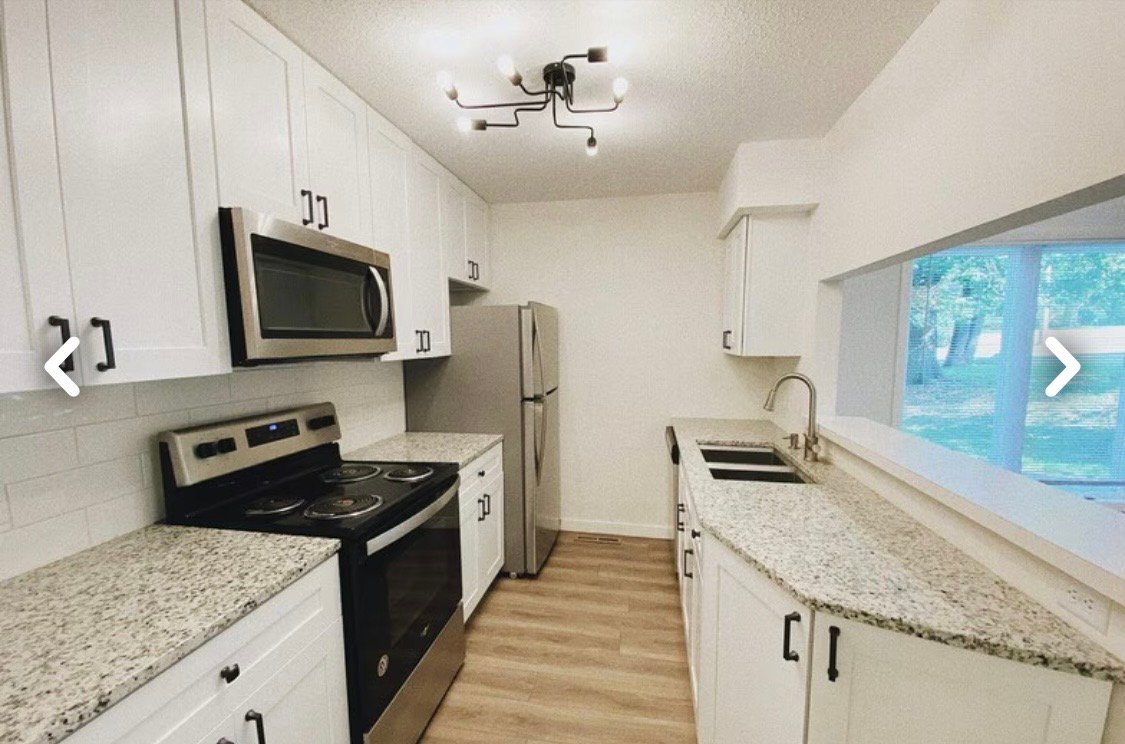 Wayzata Townhome: 521 Broadway Ave N