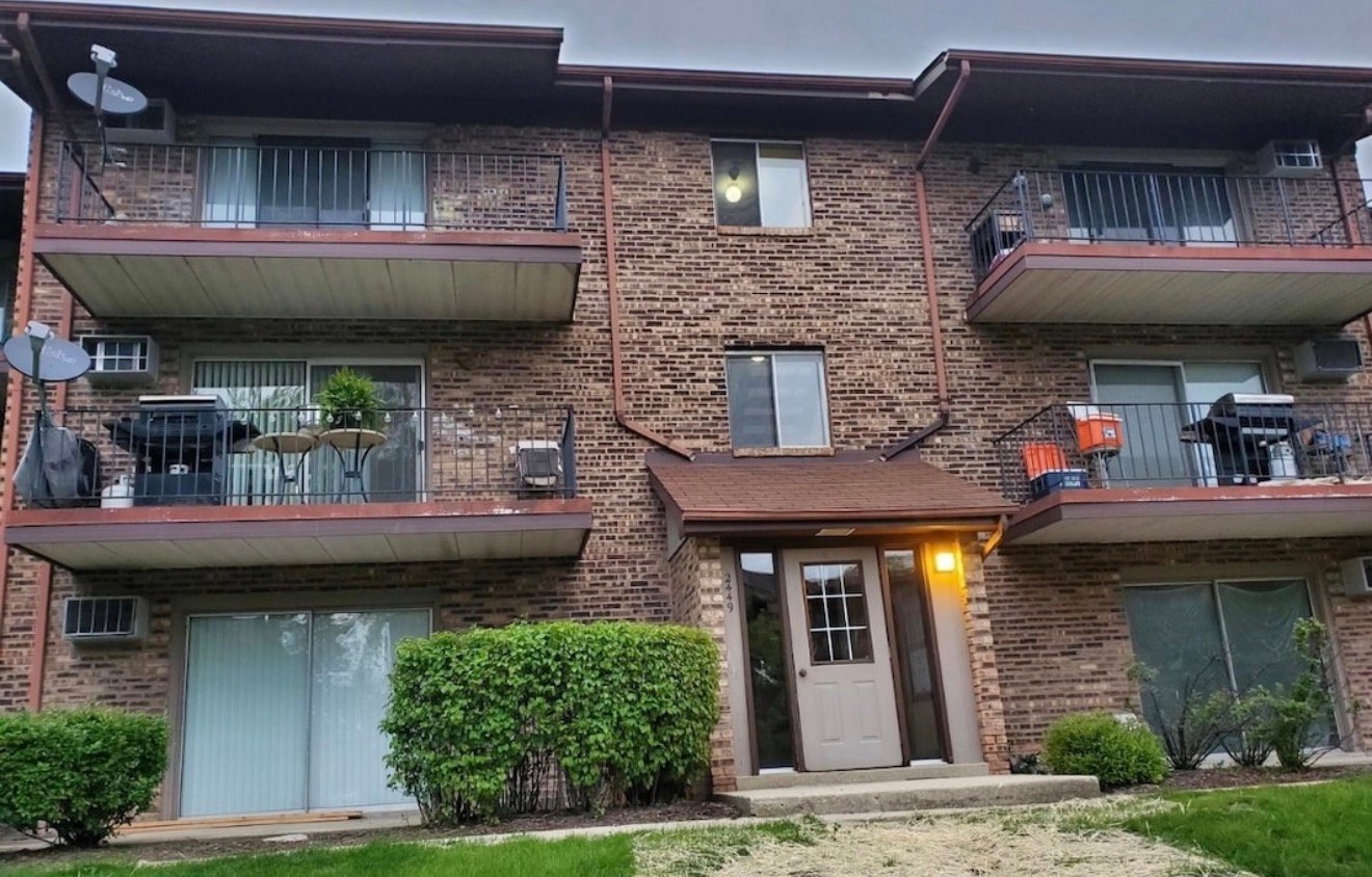 Woodridge Condo: 2449 Spring Street