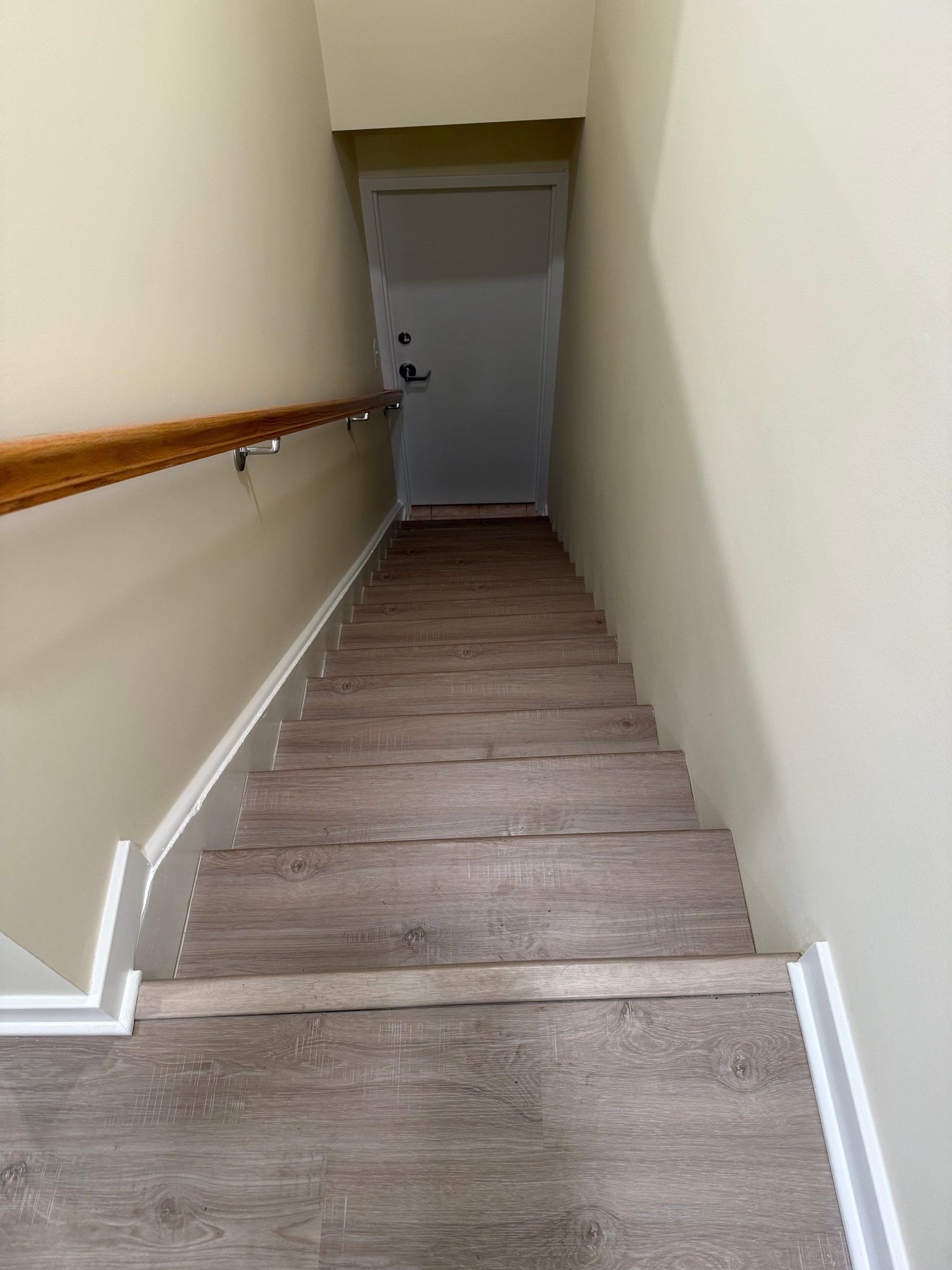 Lancaster Apartment: 135 E Ross St
