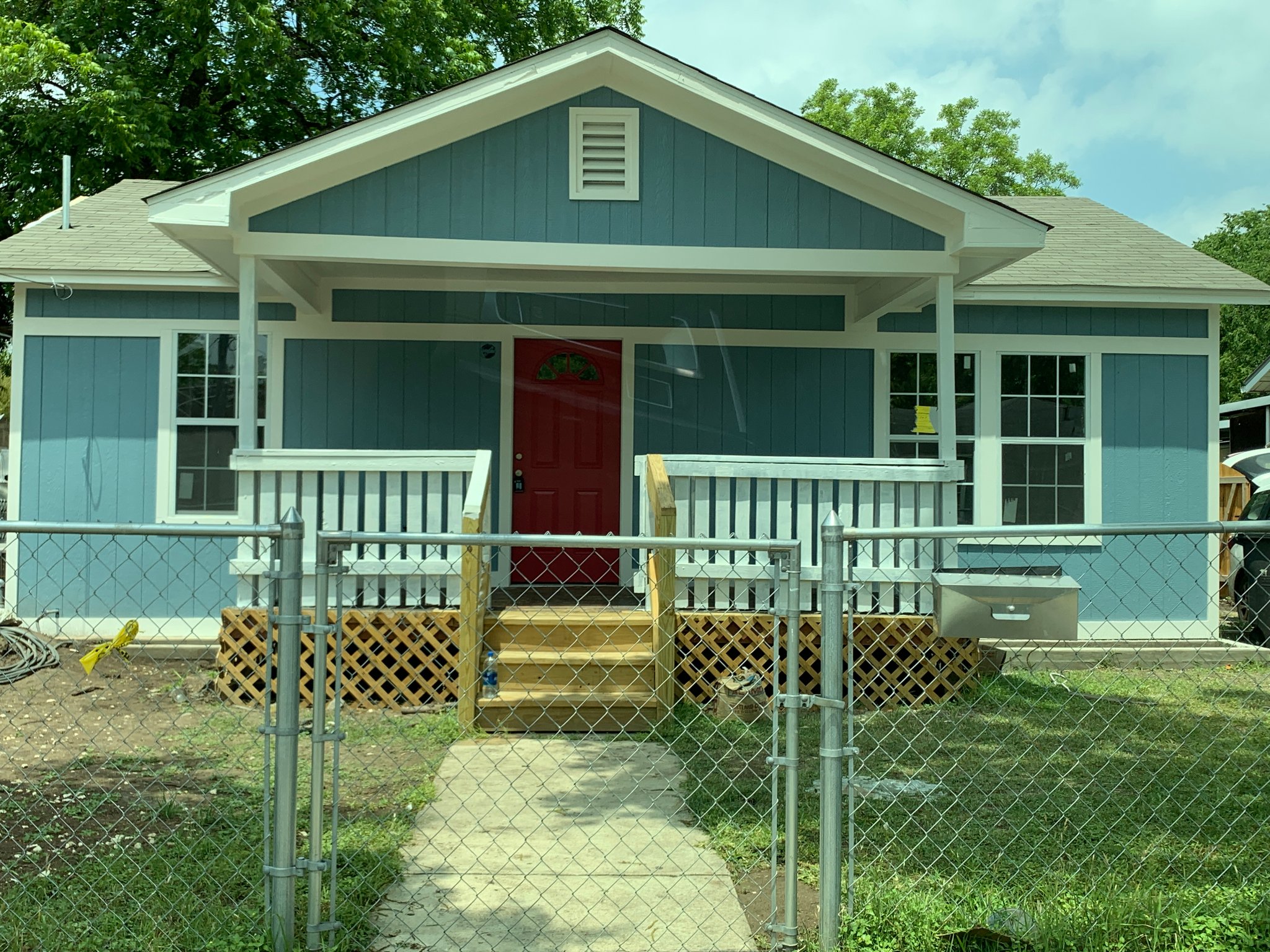 San Antonio House: 161 Kaine St