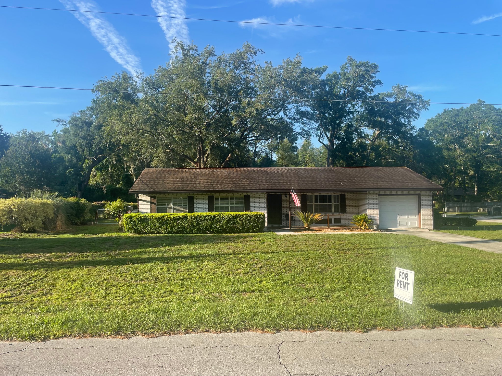 Lake City House: 156 SE Polk Ln