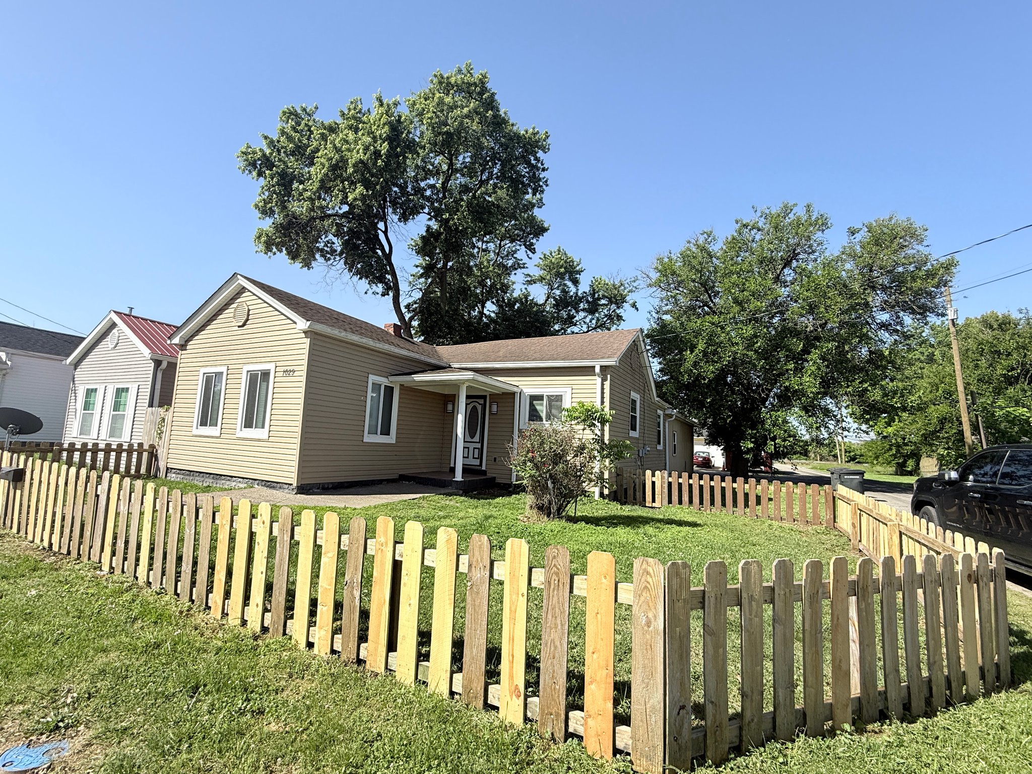 Jeffersonville House: 1029 Thomas V Bryant Dr