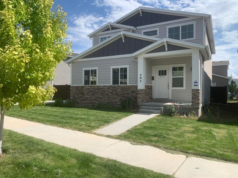 Riverton House: 593 W Life Dr
