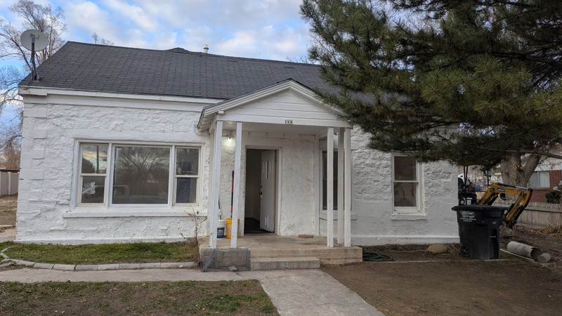 Gunnison House: 168 W Center St
