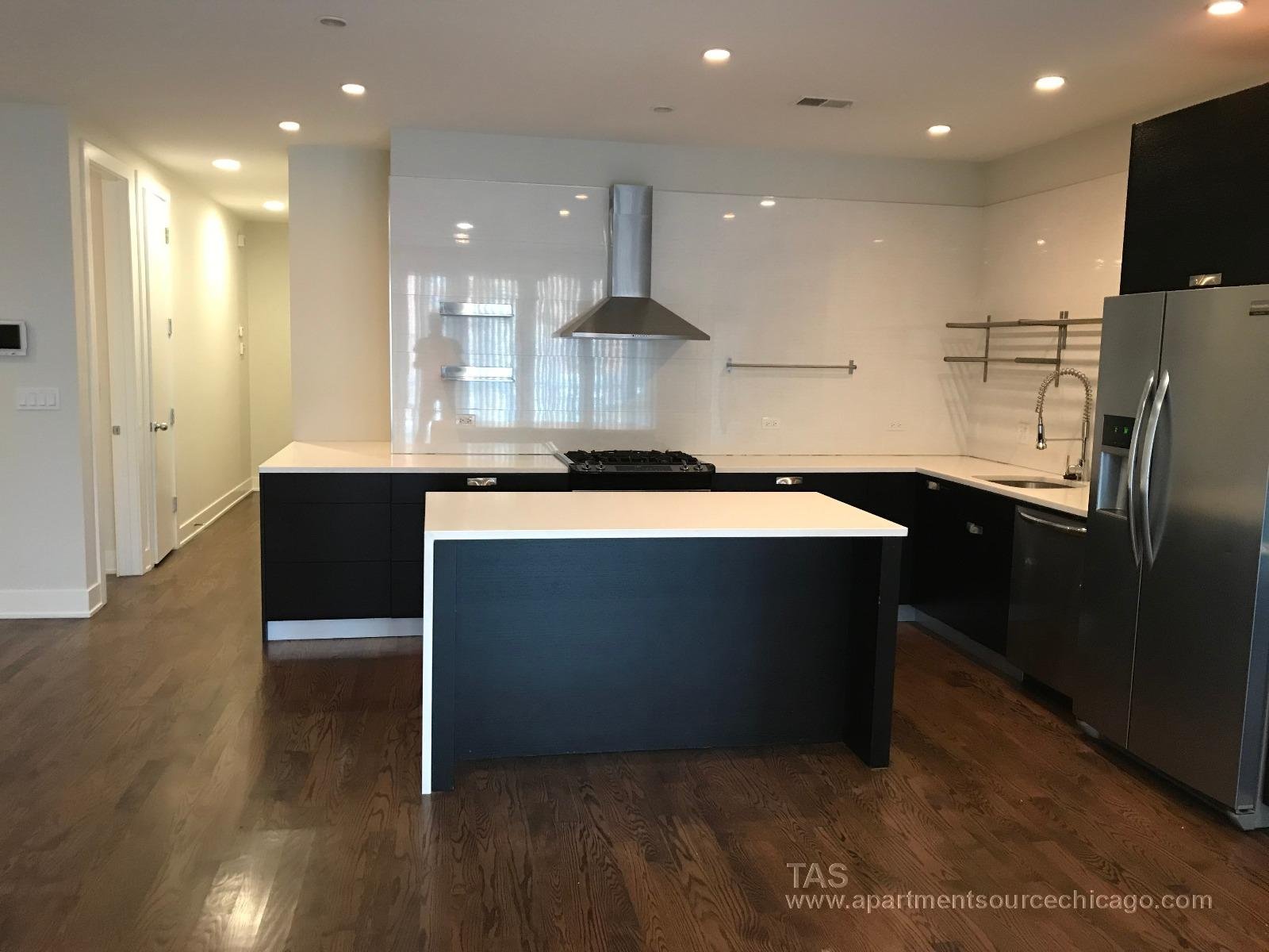 Chicago Apartment: 2127 West Division St