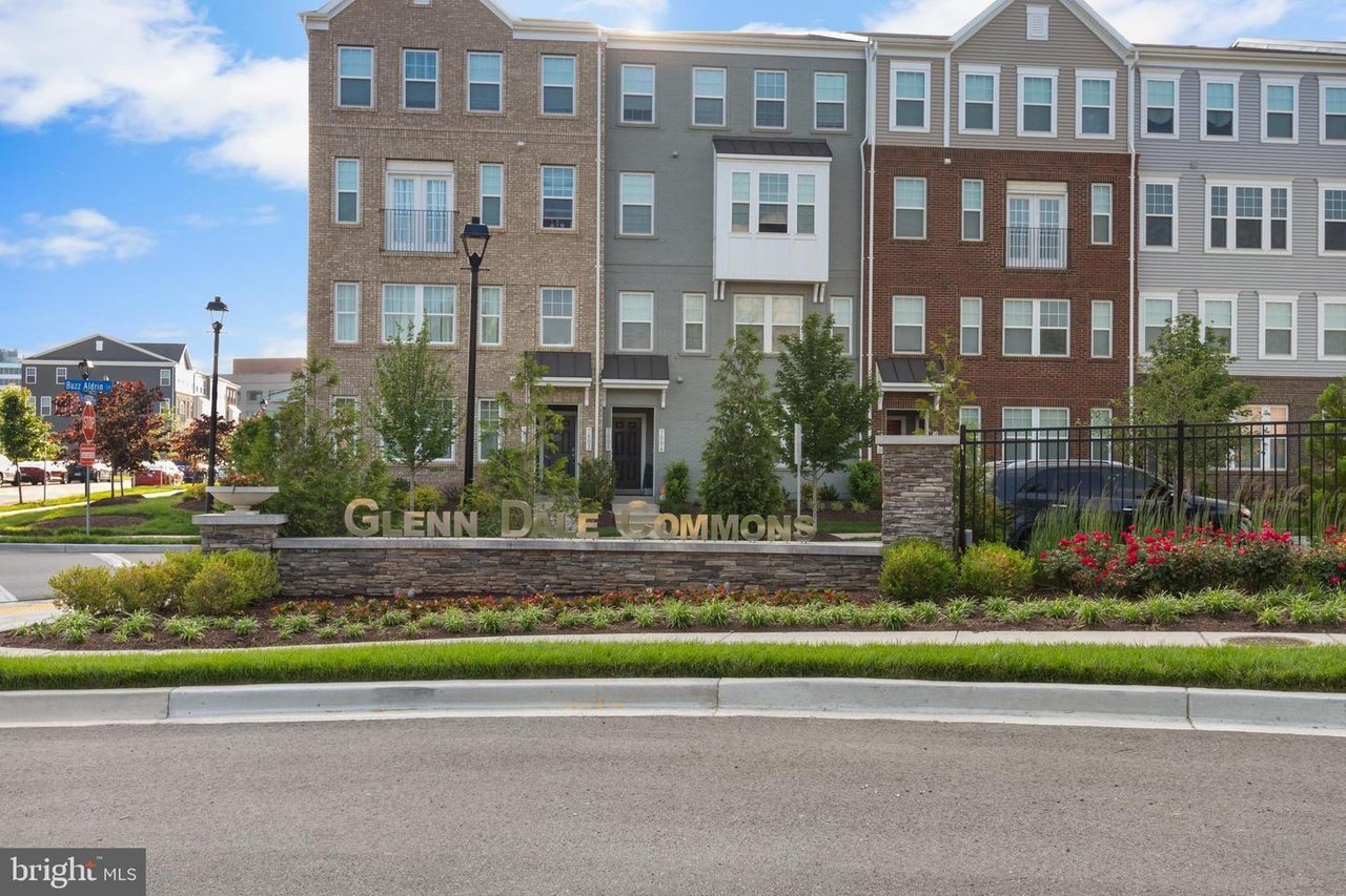 Lanham Townhome: 10521 Jim Lovell Lane