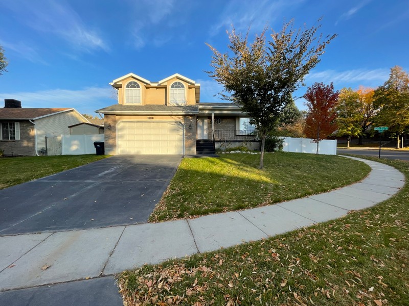 Sandy House: 8039 S Old Dairy Rd