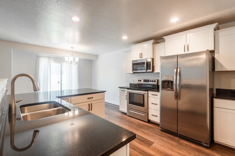 Saratoga Springs Townhome: 461 S Day Dream Ln