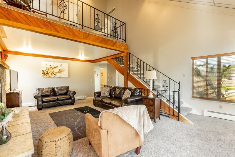 Riverton Single Room: 1880 W Myers Ln