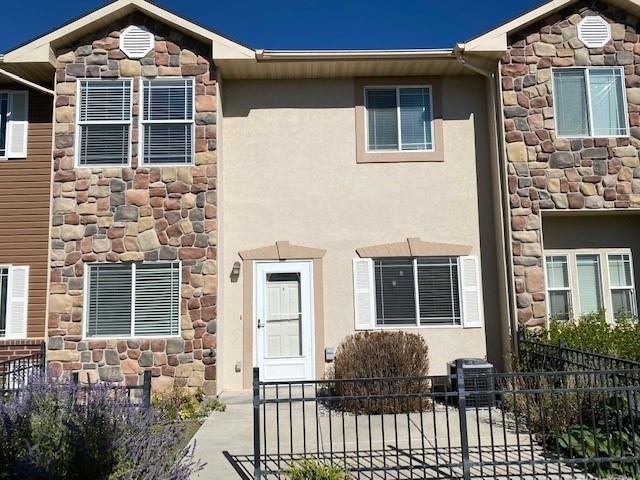 Logan Townhome: 514 W 1490 N