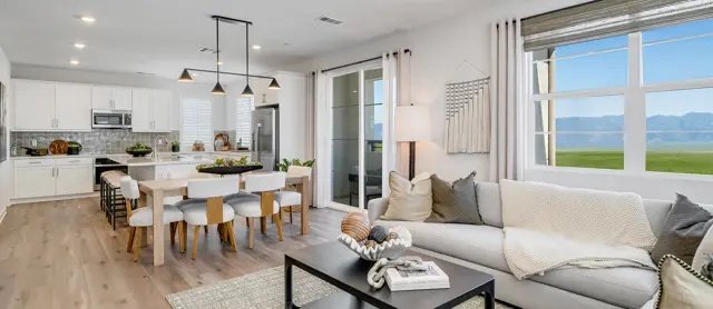 Ontario House: 2572 E Hyde Paseo