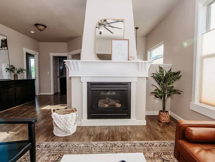 Centerville House: 110 W 650 N