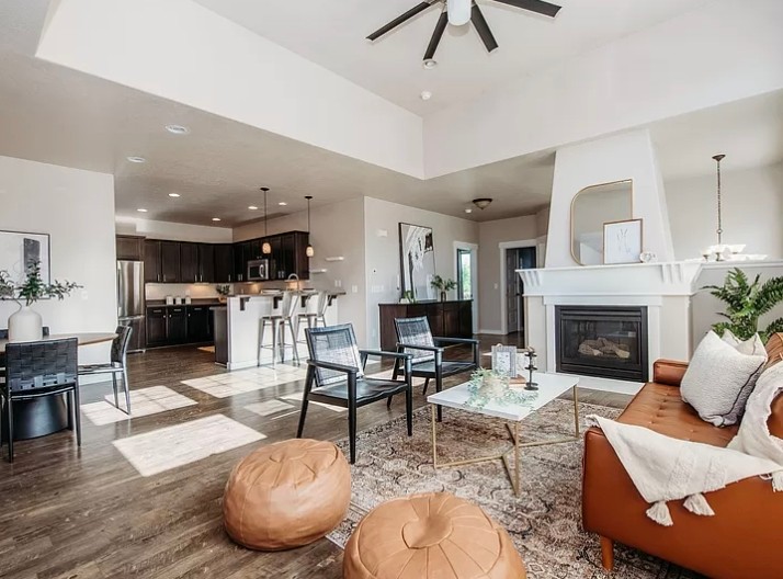 Centerville House: 110 W 650 N
