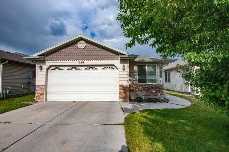 North Salt Lake House: 238 Caleb Dr