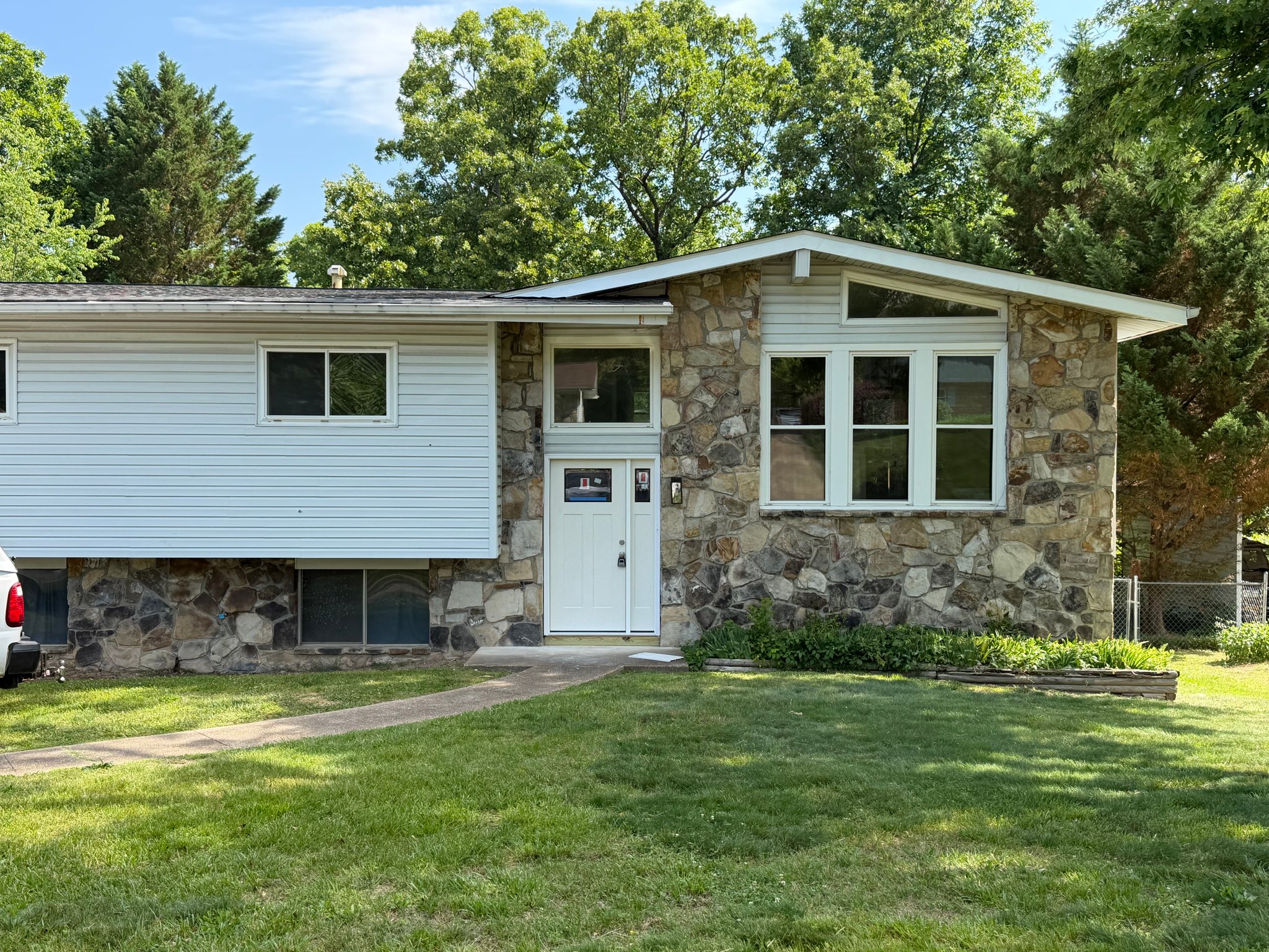 Hixson House: 607 Mountain Wood Drive
