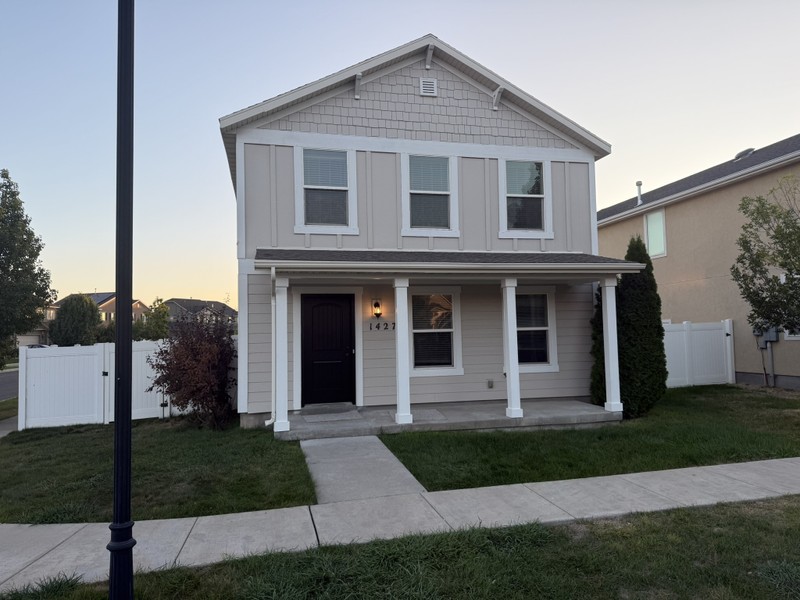 Farmington House: 1427 W South Paddock Dr