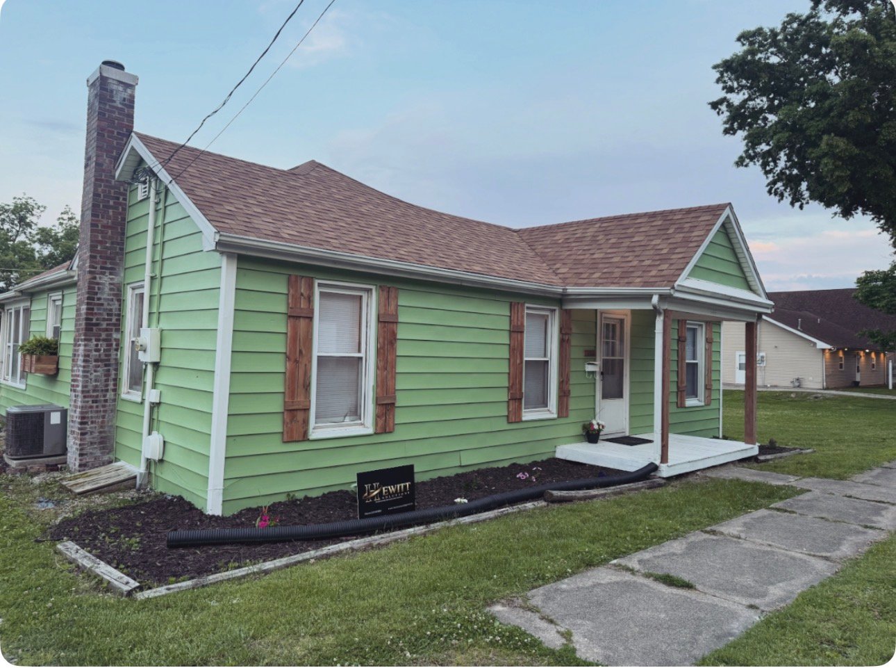 Hillsboro House: 123 N East St