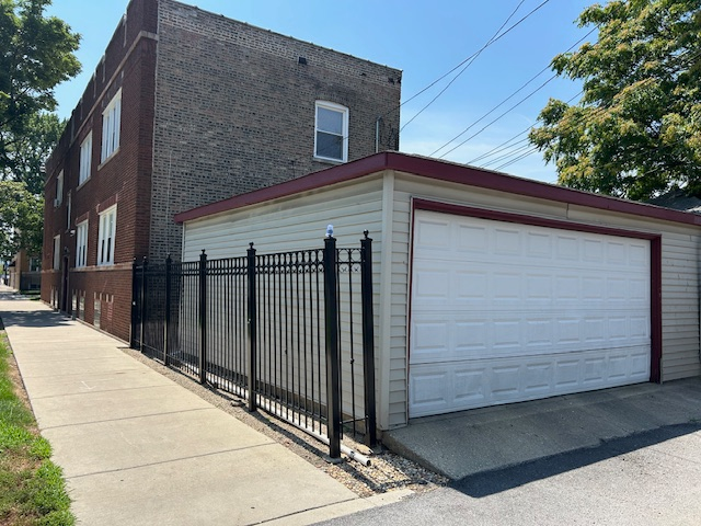 Chicago Apartment: 1640 N Lamon Ave