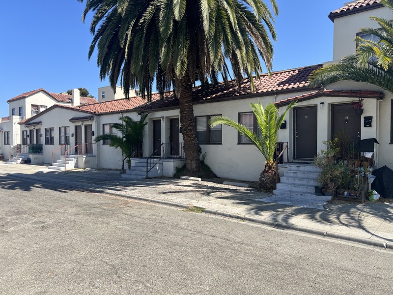 Oakland Apartment: 1729 Seminary Ave