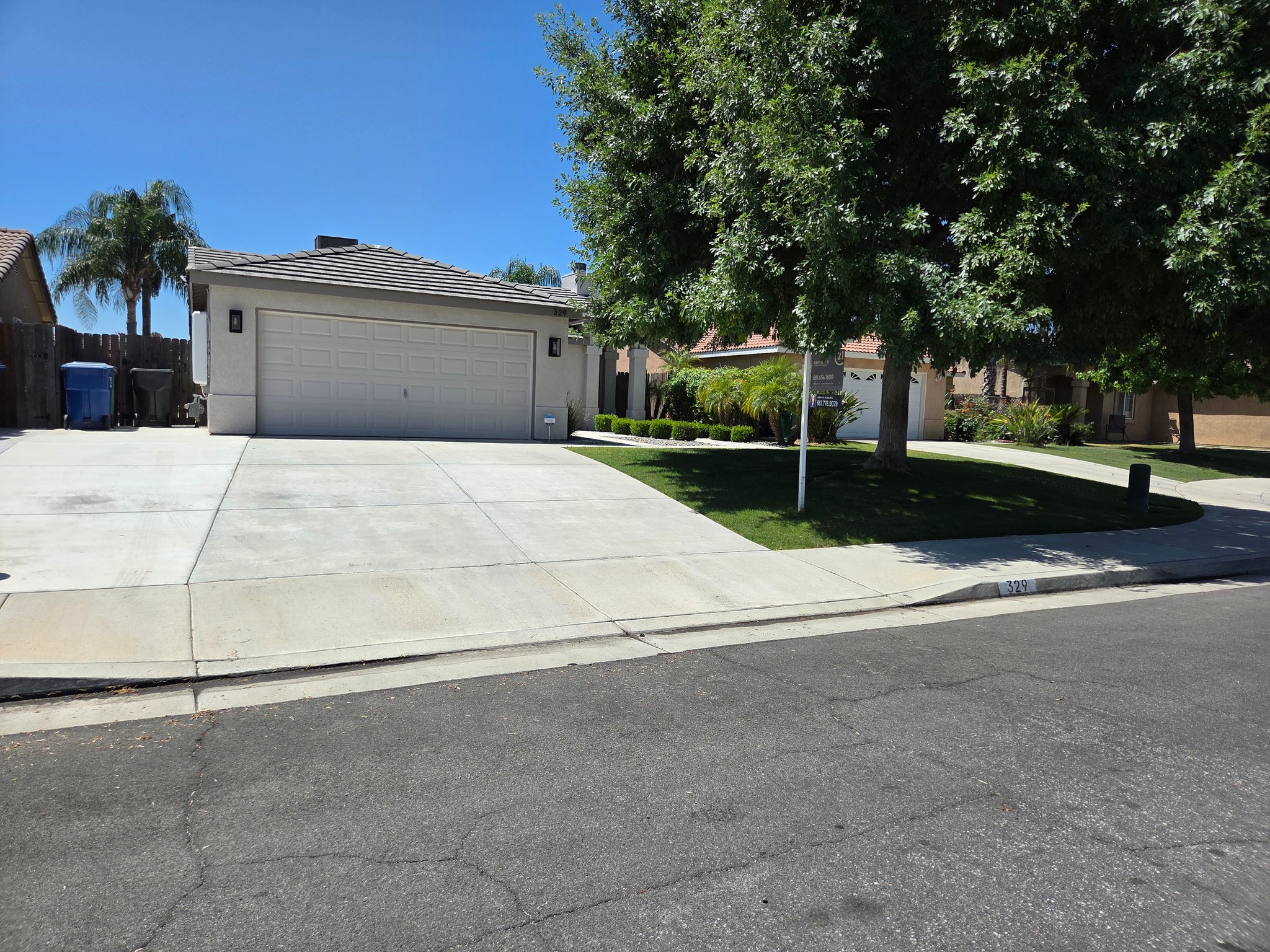 Bakersfield House: 329 W. Pilot Ave
