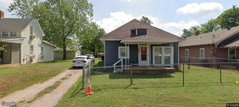 Guthrie House: 406 S Pine St