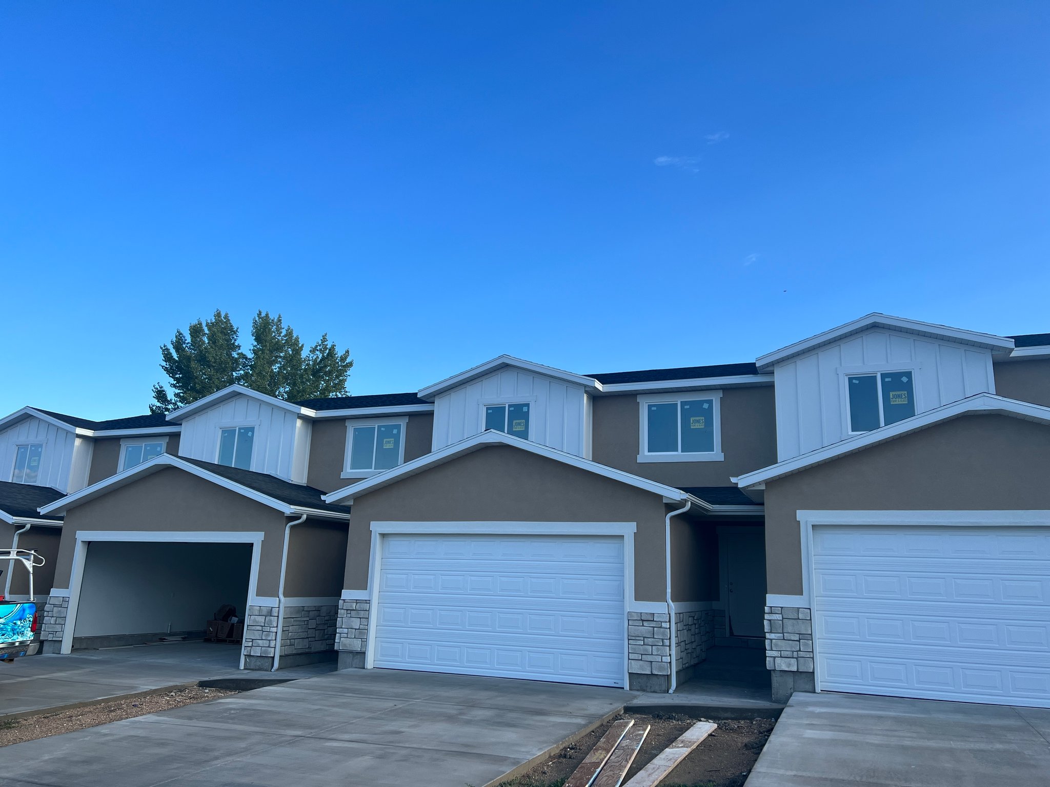 Nephi Townhome: 447 E 625 S