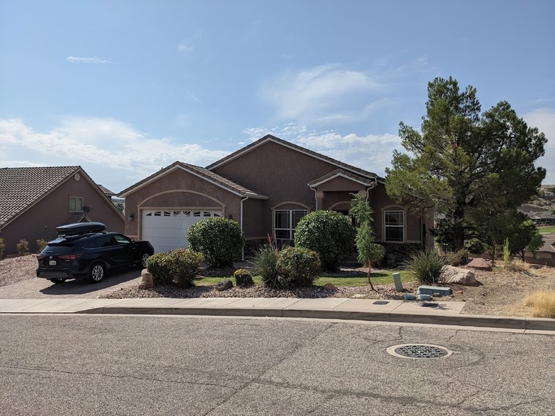 Saint George House: 695 Crystal Dr