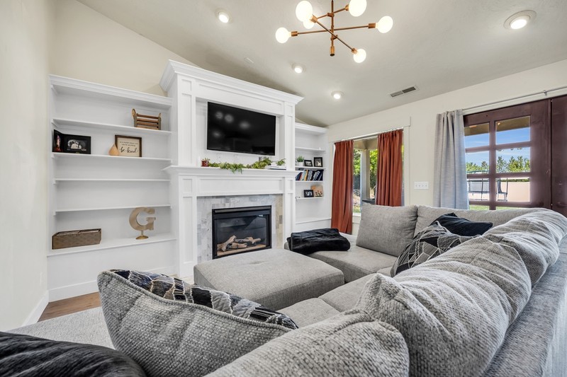 Bluffdale Apartment: 13944 S White Tail Cv