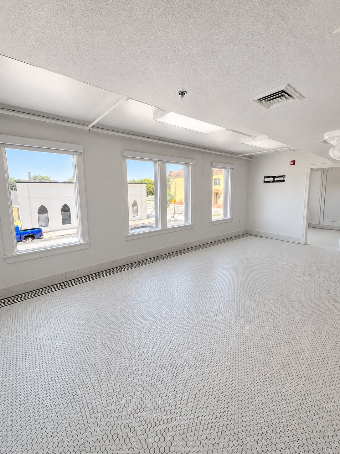Seguin Other: 217 S River St