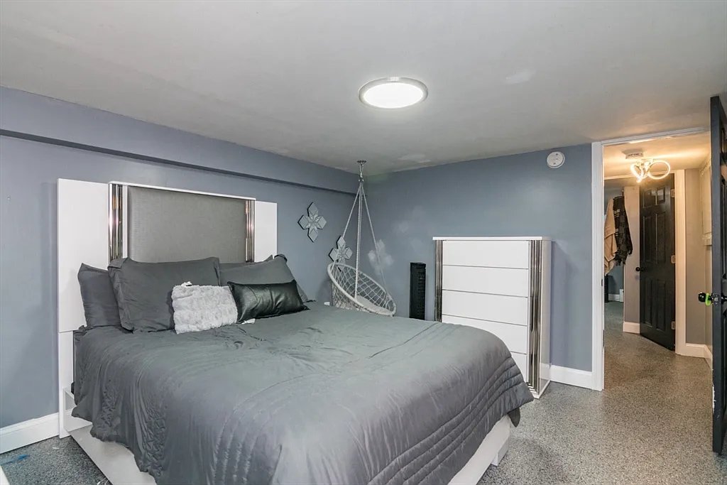 South Hadley Single Room: 412 Granby Road