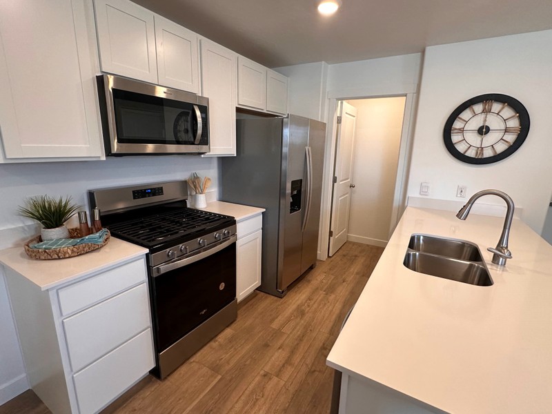 Saratoga Springs Townhome: 907 E Sea Horse Ct
