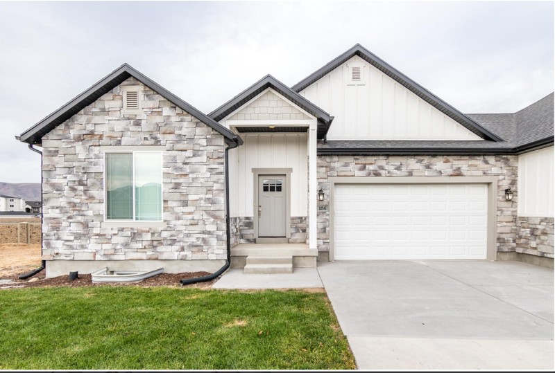 Payson House: 156 W Douglass Dr
