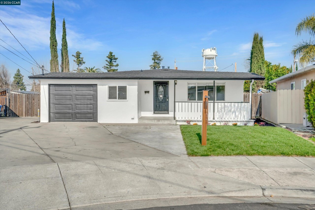 Brentwood House: 753 Castle Ct