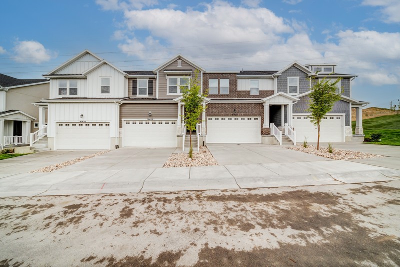 Bluffdale Townhome: 16422 S Bull Spring Ln