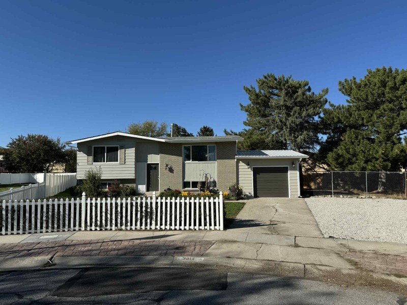 West Jordan House: 3814 W Mansfield Cir