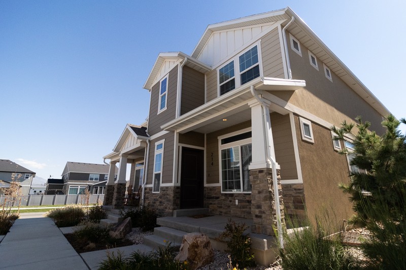 Saratoga Springs Townhome: 214 E Mammoth Spring Ct