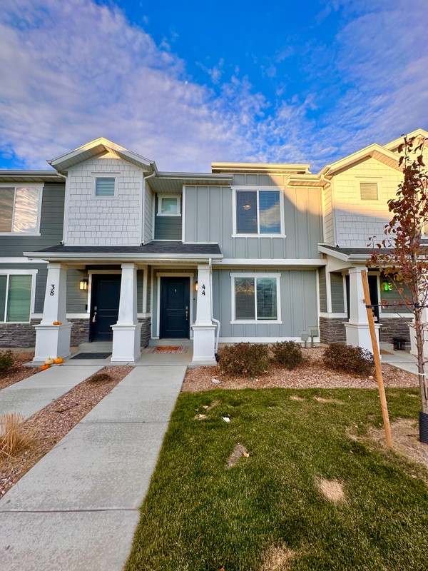 Saratoga Springs Townhome: 44 N Voyager Ln