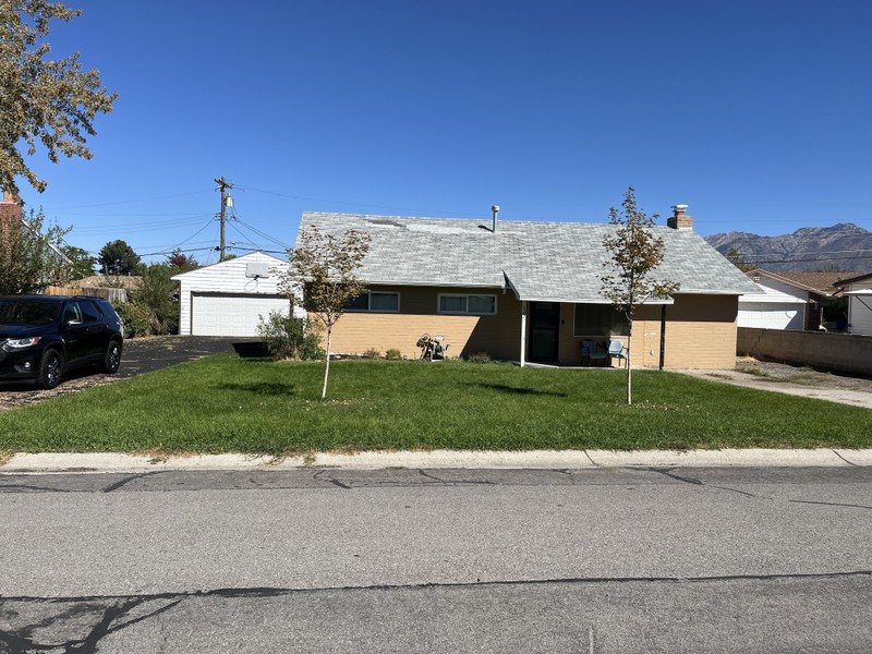 Sandy House: 803 E 9990 S