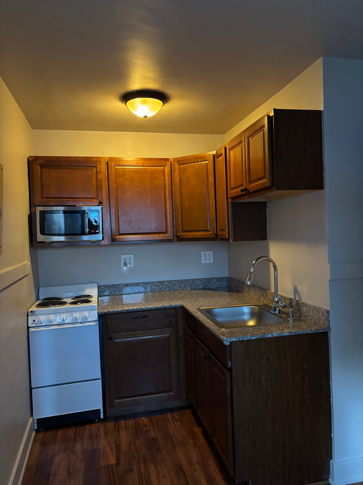Seattle Apartment: 4541 Brooklyn Ave NE