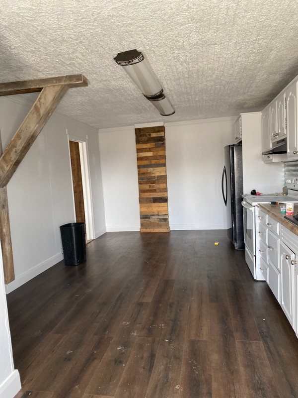 Huntington House: 128 E Center St