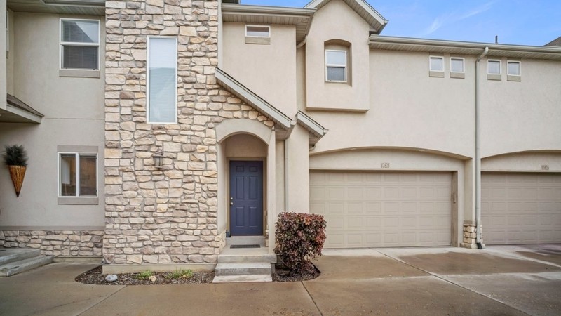 South Jordan Townhome: 10828 S Wynview Ln