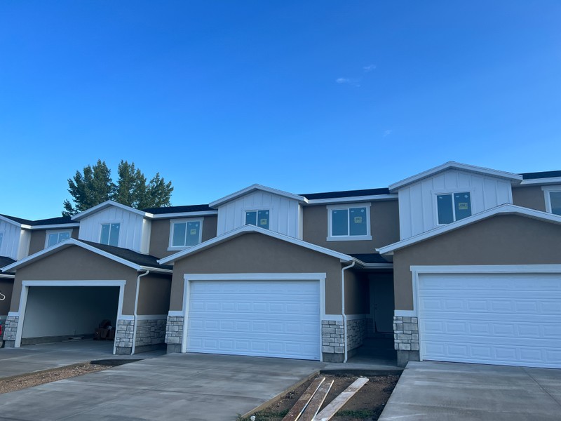 Nephi Townhome: 447 E 625 S