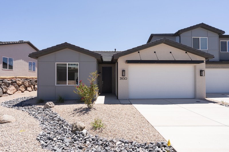 Washington Townhome: 3930 E Razor Dr