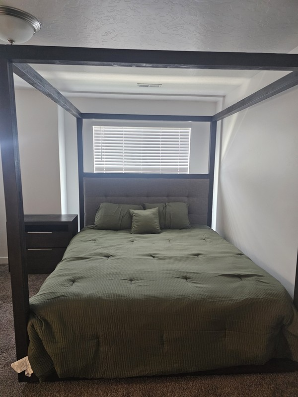 Saratoga Springs Single Room: 1138 E Hatch Row