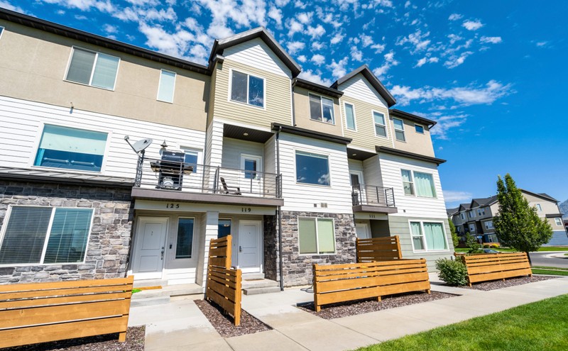 Pleasant Grove Single Room: 119 S 1800 W