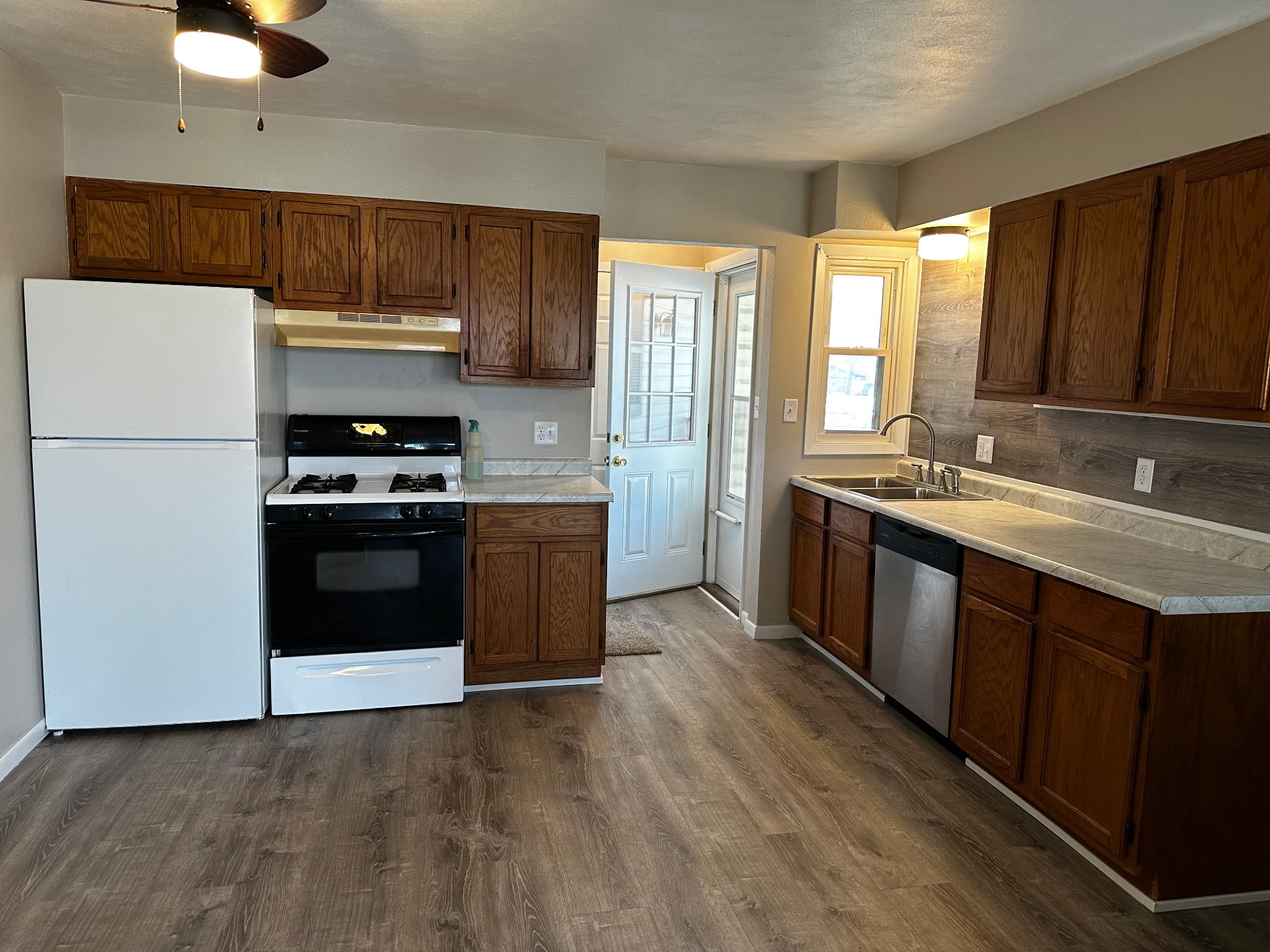 Canton Townhome: 1465 E Myrtle