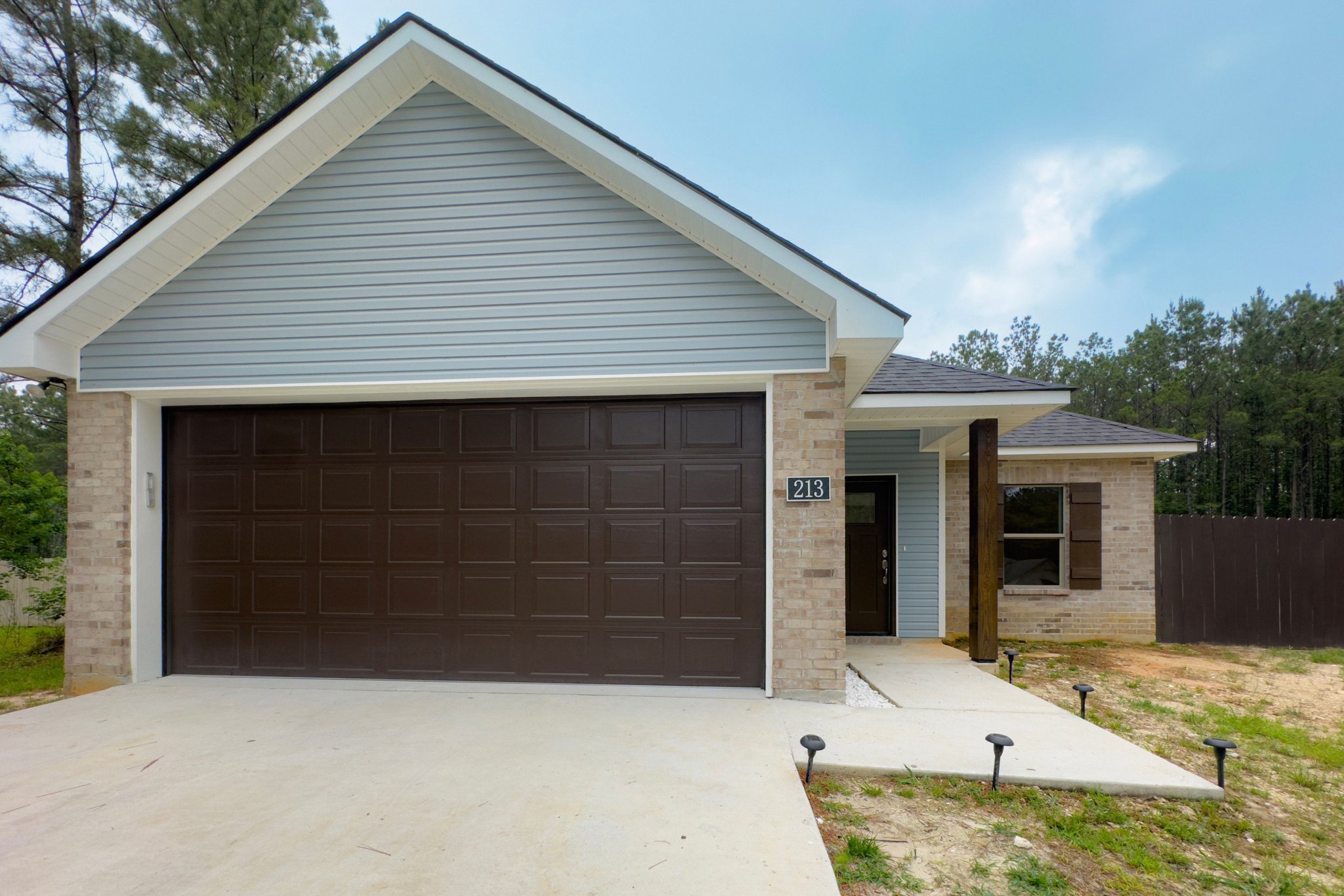 Anacoco House: 213 Steel Magnolia Lane