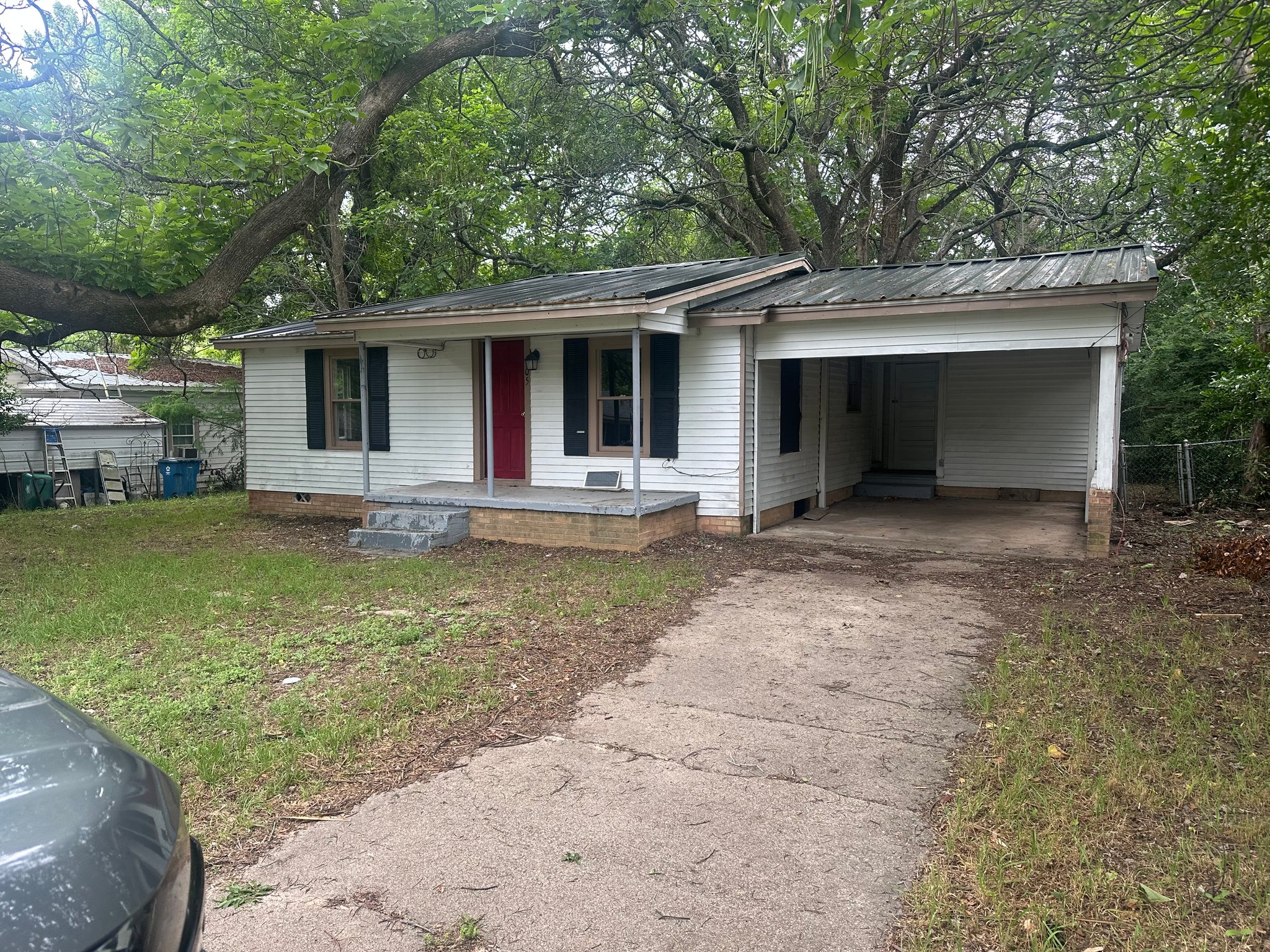 Lindale House: 305 Bowers St