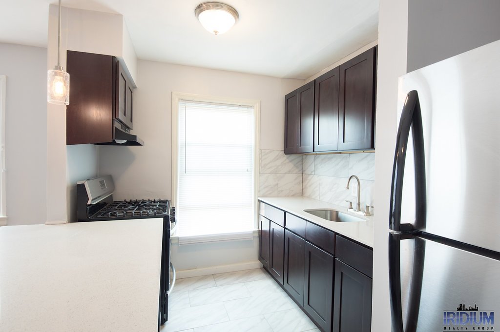 NEWARK Apartment: 222 Roseville Ave