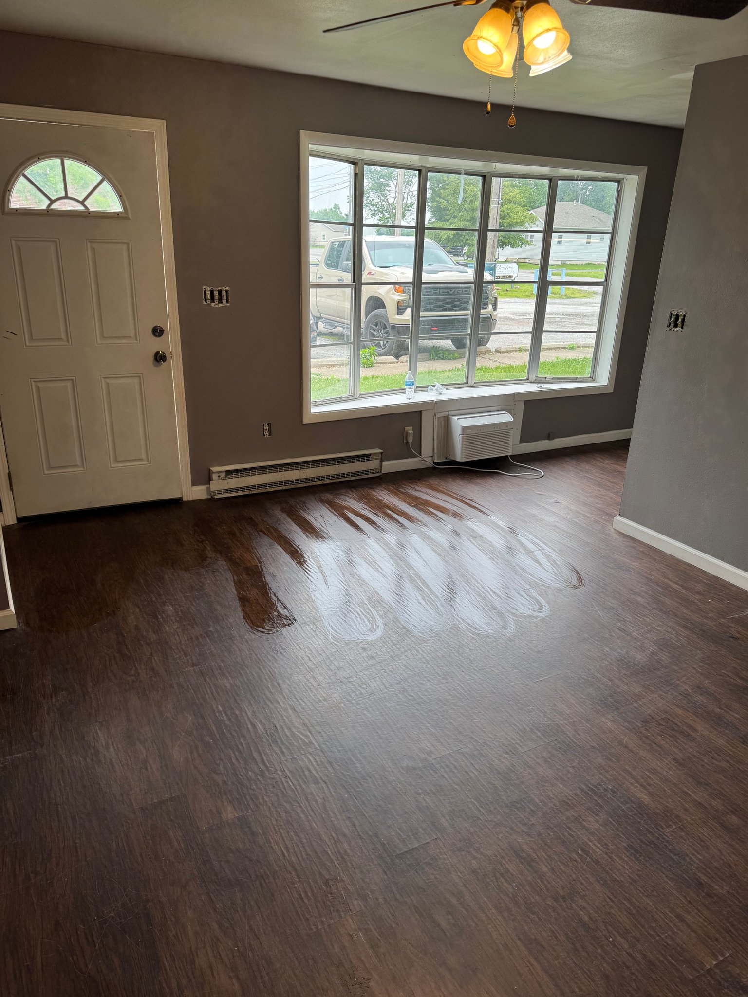 Benton Apartment: 1407 N Main St